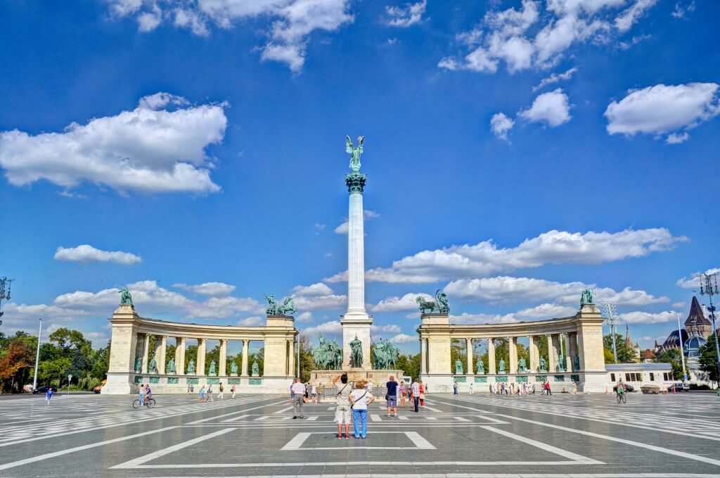 Budapest_Heroes_square